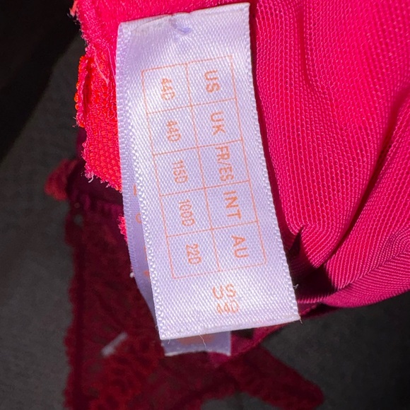 SavageXFenty 44D Bra & 3 X Thong Set. Elegant Pink Lace Lingerie Set - Picture 7 of 8